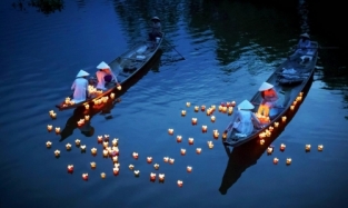 С фестивалями еще не всё: «сплав» фонариков пройдёт июльским вечером в омском парке