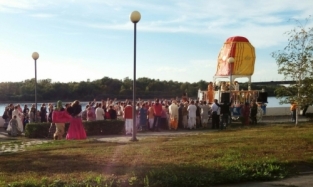 В центре Омска кришнаиты провели свадьбу