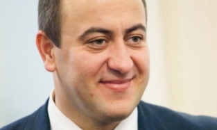 Начальник ГУ внутренней политики Омской области  Каракоз оформил отношения со своей избранницей