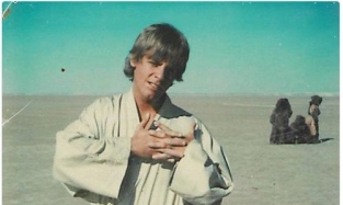 Актер Марк Хэмилл, сыгравший Люка Скайуокера, опубликовал первое фото со съемок «Звездных войн»