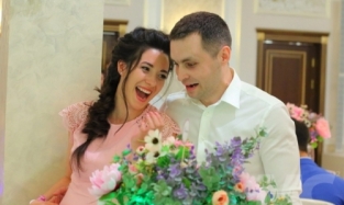 В Омске супружеская пара на «Свадебном балу» выиграла поездку в Париж