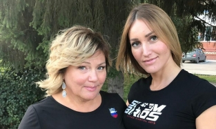 Омские бизнес-леди и красавицы провели марш против насилия в семье
