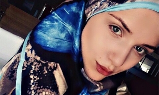 «Главная блондинка» Омска Рамих показала поклонникам свой хиджаб
