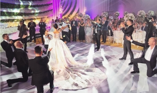 Падчерица Михаила Турецкого вышла замуж в платье от Юдашкина