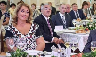 Стали известны имена самых богатых жен российских чиновников