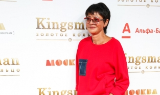 Экс-политик Ирина Хакамада для похода в кино выбрала неформальный гардероб