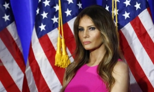 Жену президента США высмеяли из-за нелепого наряда