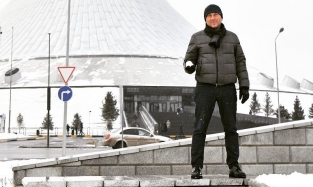 Александр Костяков поздравил омичей с днем хоккея