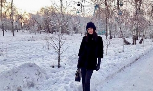 Модель Анастасия Свириденко в Омске любуется зимой