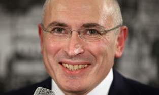 Впервые за 10 лет Михаил Ходорковский надел костюм 