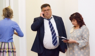 Омские журналисты при помощи гардероба стараются быть заметнее