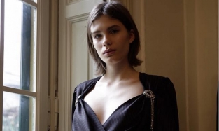 Омская модель Дарья Шулдякова продемонстрировала платье итальянского бренда The Attico