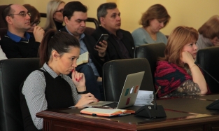 Пресс-секретарь Буркова выбрала строгий стиль для предвыборного семинара