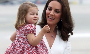 Принцесса Шарлотта стала законодательницей детской моды в Англии