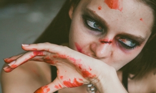 Модель из Омска в Нью-Йорке приняла участие в фотосессии The beauty of violence 