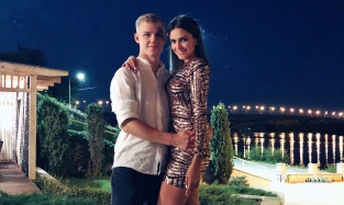 Форвард омского «Авангарда» Кирилл Семенов развелся с супругой, чтобы жениться на модели