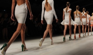 Омичка вместе с топ-моделями мирового уровня участвует в Неделе моды в Париже