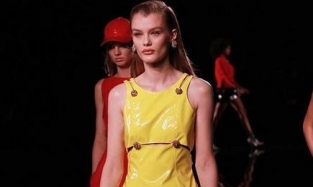 Омская модель выступила на показе Versace вместе с Ириной Шейк