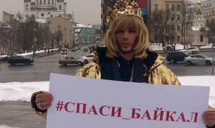Звезда гламура Зверев митинговал на Красной площади 