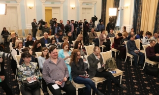 Журналистские сливки Омска собрала большая пресс-конференция губернатора
