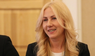Зам омского министра спорта настоящая блондинка