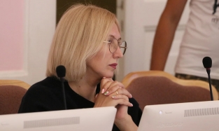 Депутат Инна Гомолко приобрела модные очки