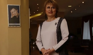 Директор омского «Арлекина» предпочитает свободные фасоны одежды