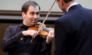 Бывший зять Артура Чилингарова сыграл в Омске на скрипке Гварнери