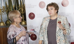 Директор Омского музтеатра ответила недовольным ее деятельностью
