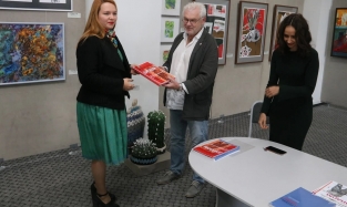 Молодую омскую художницу наградили за кактусы