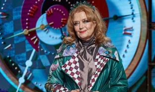 69-летняя звезда театра и кино Ирина Алферова вышла на подиум