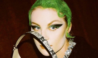 Рената Литвинова выкрасила волосы в зеленый цвет