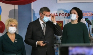 Омский губернатор Бурков поднял себе зарплату, как учителям и медсестрам