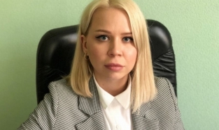 Три внедорожника блондинки Бикмаевой: самая молодая депутат ЗакСобрания имеет целый автопарк