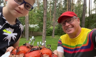 Отцовская любовь: омский губернатор готов вакцинировать от COVID-19 даже сына