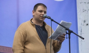 Российский союз писателей наградил омича Есенинской медалью 
