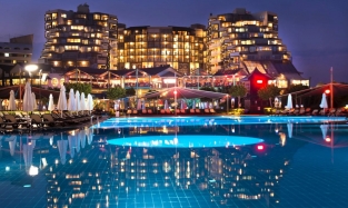 В Анталье битком: на популярном курорте Турции закончились места 