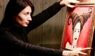 Крышка всем: омская художница Дина Грин поделилась своим необычным увлечением