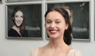 18-летняя актриса омских «ермолаевцев» грезит ролью звезды