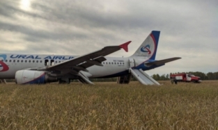 После посадки на поле омичи отказываются лететь «Уральскими авиалиниями»