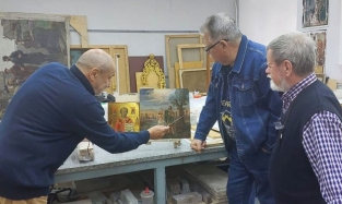 Московские реставраторы вернули омским иконам экспозиционный вид