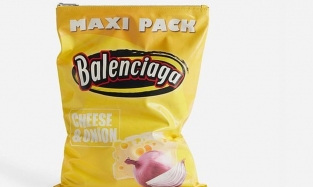 Balenciaga чудит: явил миру сумку в виде пачки чипсов