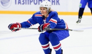 По стопам Белова: Елена (Тайсон) решила заняться хоккеем