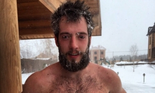 Максим Гончаров встретил 30-градусные морозы с голым торсом