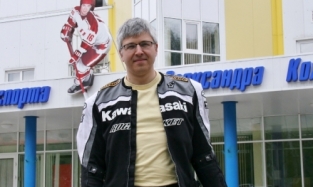 Депутат Саяпин выбирает коньки и мотоцикл