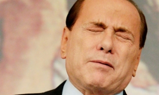 Берлускони сломал лодыжку на ровном месте