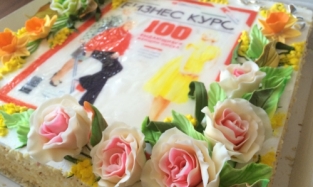 Курцаев испек торт в виде журнала «Бизнес-курс»
