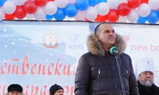 Новоселов за Назарова поздравлял победителей Рождественского марафона 
