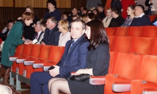Руководитель аппарата губернатора Назарова вывел в свет жену