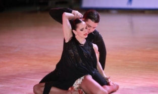 В Омске на чемпионате России по бальным танцам за приз поборется недавно родившая близнецов Наталья Иванова